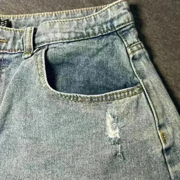 Pretty Little Thing Denim Ripped Jean Short Frayed Bottom. Women’s Size 10 - Picture 11 of 13